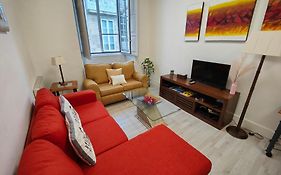 RUA NOVA APARTMENT,3 Dormitorios, PS4 y Netflix, a 200m Catedral